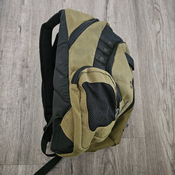 Oakley Icon 2.0 Tactical Field Gear Backpack – Olive Green Black – Unisex - Picture 7 of 13